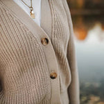 Strickjacke Marla | Sand aus Bio-Baumwolle - siebenKÄSEhoch