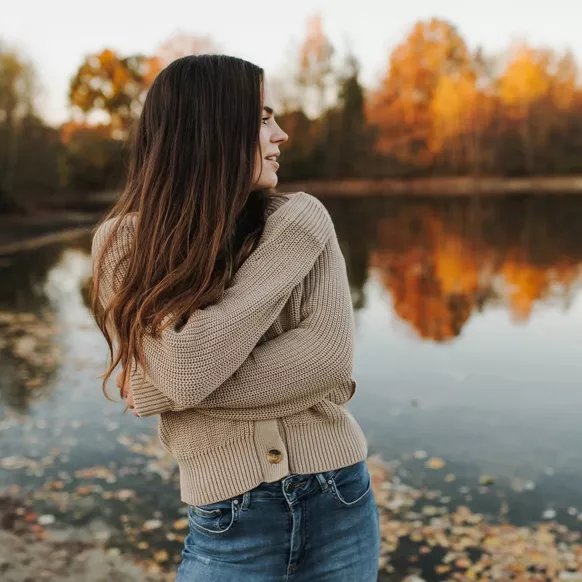 Strickjacke Marla | Sand aus Bio-Baumwolle - siebenKÄSEhoch